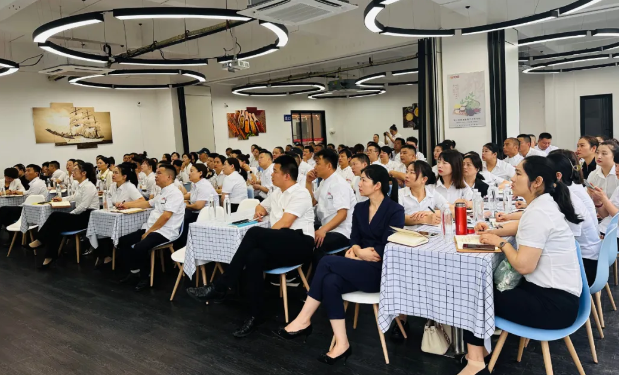 “食”刻守護(hù)，安全相伴！華逸府食品安全及營(yíng)養(yǎng)健康知識(shí)專(zhuān)項(xiàng)培訓(xùn)